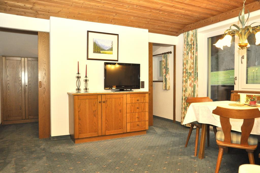 Auf Der Sonnenseite Apartment Schattwald Room photo