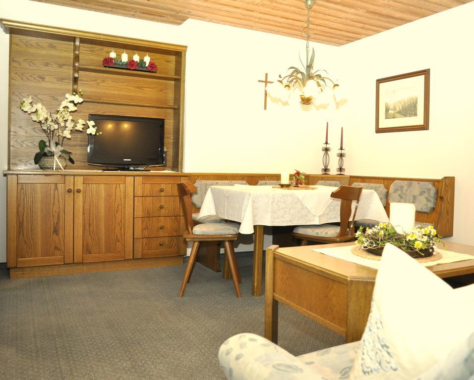 Auf Der Sonnenseite Apartment Schattwald Room photo